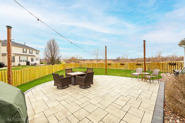 308 Fieldstone Drive, Woodstock, IL 60098