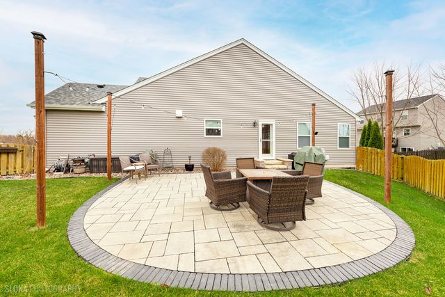 308 Fieldstone Drive, Woodstock, IL 60098