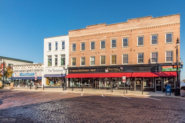 308 Fieldstone Drive, Woodstock, IL 60098