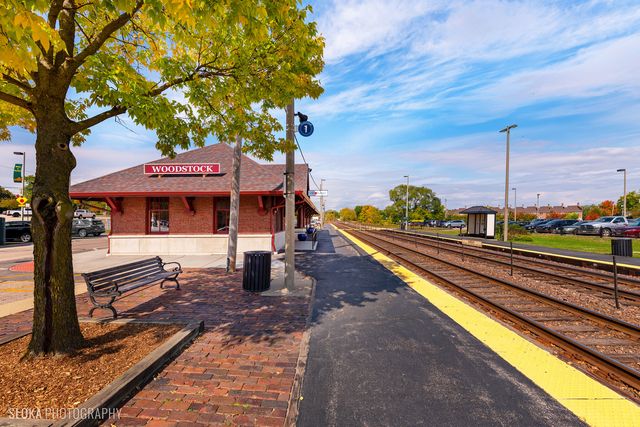 308 Fieldstone Drive, Woodstock, IL 60098