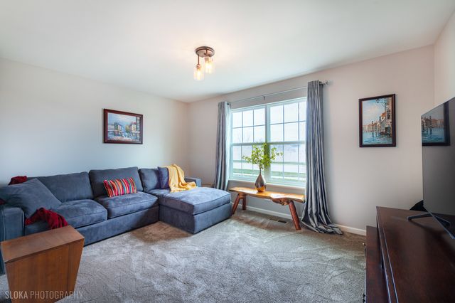 308 Fieldstone Drive, Woodstock, IL 60098