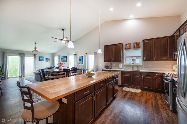 308 Fieldstone Drive, Woodstock, IL 60098