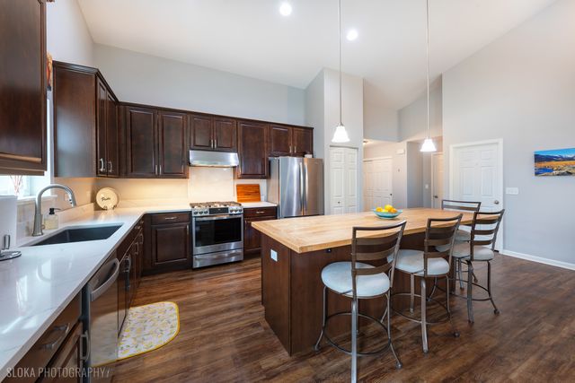 308 Fieldstone Drive, Woodstock, IL 60098