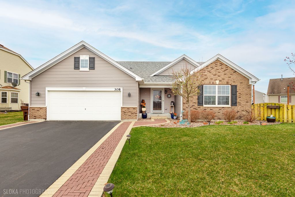 308 Fieldstone Drive, Woodstock, IL 60098
