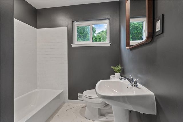 7840 Ash Street, Prairie Village, KS 66208