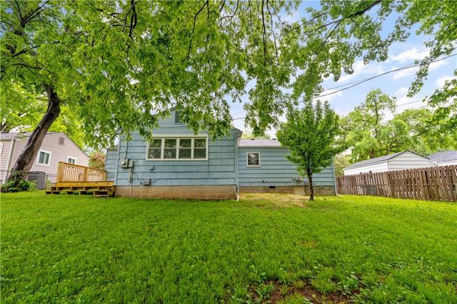 7840 Ash Street, Prairie Village, KS 66208