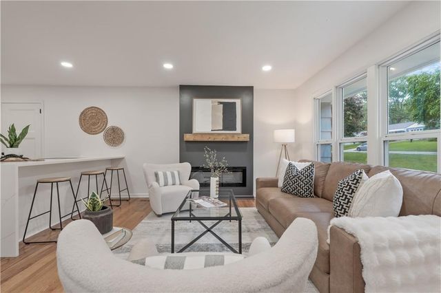 7840 Ash Street, Prairie Village, KS 66208