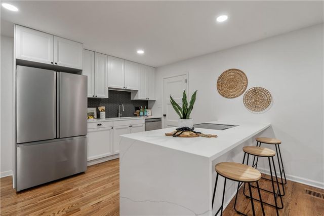 7840 Ash Street, Prairie Village, KS 66208