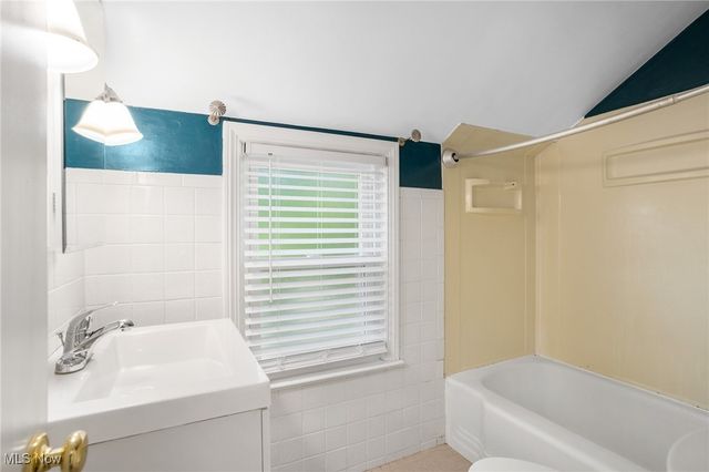 273 E 208th Street, Euclid, OH 44123