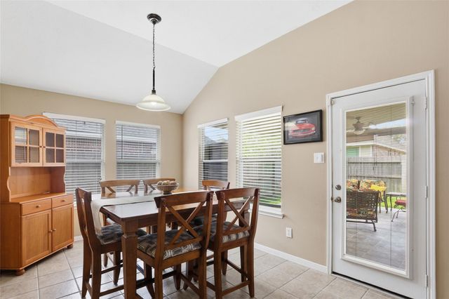 619 Castle Cove Lane, League City, TX 77573