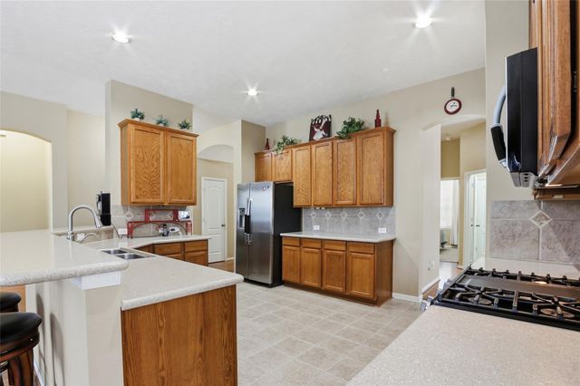 619 Castle Cove Lane, League City, TX 77573