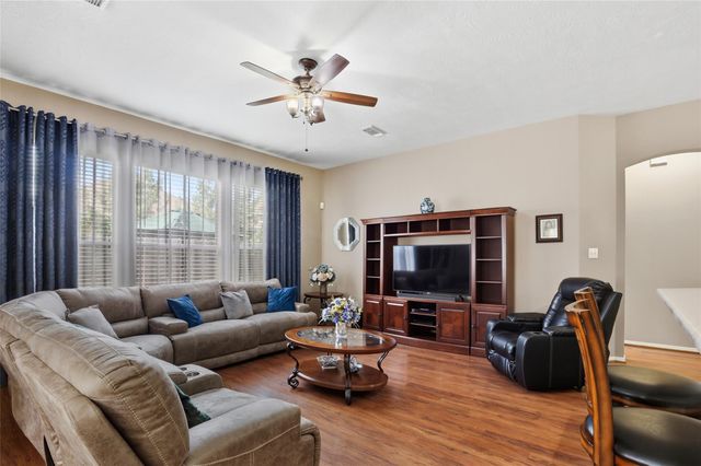 619 Castle Cove Lane, League City, TX 77573