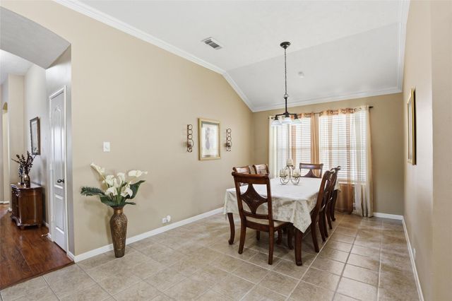 619 Castle Cove Lane, League City, TX 77573