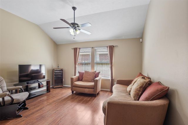 619 Castle Cove Lane, League City, TX 77573