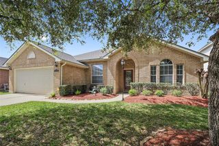 619 Castle Cove Lane, League City, TX 77573