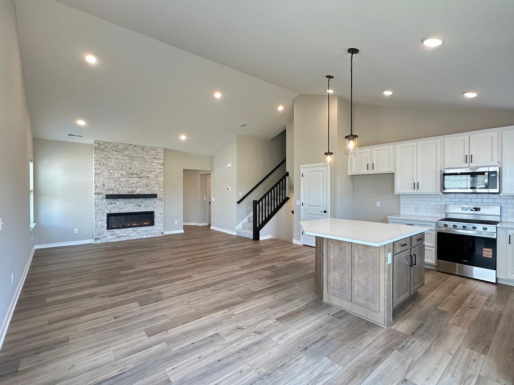 1664 Lund Way, Shakopee, MN 55379 — exterior