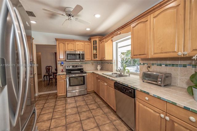 20004 SW 82nd Pl, Cutler Bay, FL 33189