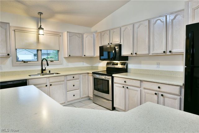 553 Wilcox Road B, Austintown, OH 44515