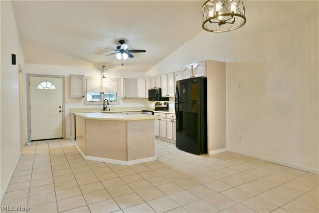 553 Wilcox Road B, Austintown, OH 44515