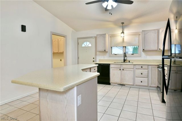 553 Wilcox Road B, Austintown, OH 44515