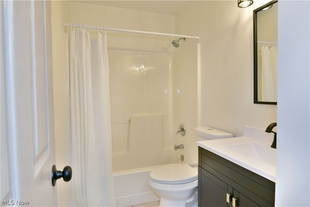 553 Wilcox Road B, Austintown, OH 44515