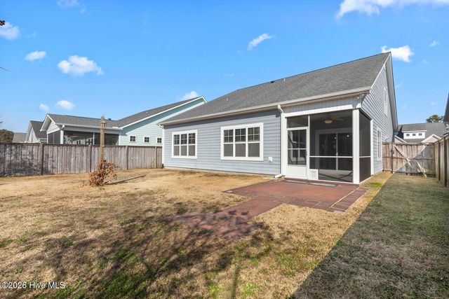 105 N Lamplighters Walk, Hampstead, NC 28443