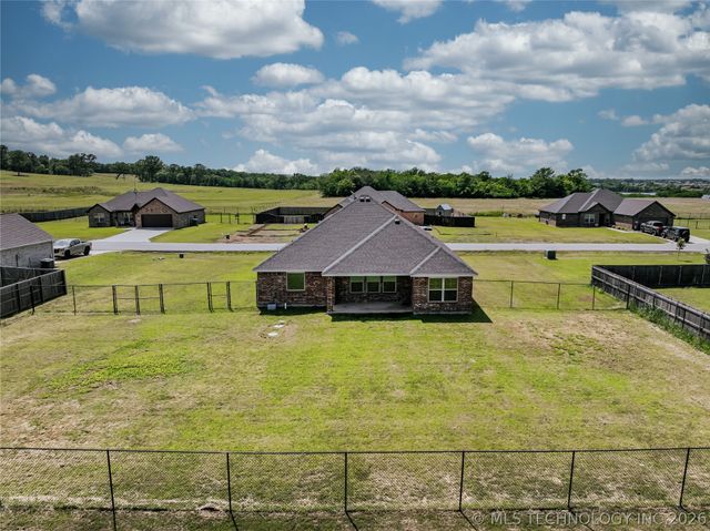 394 Lake Meadow Loop Road, Durant, OK 74701