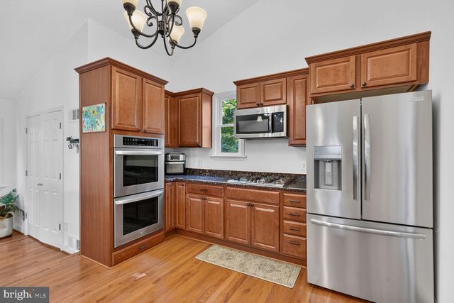 5501 3RD ST S, Arlington, VA 22204