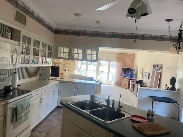 6823 GREENBRIER DRIVE, Seminole, FL 33777