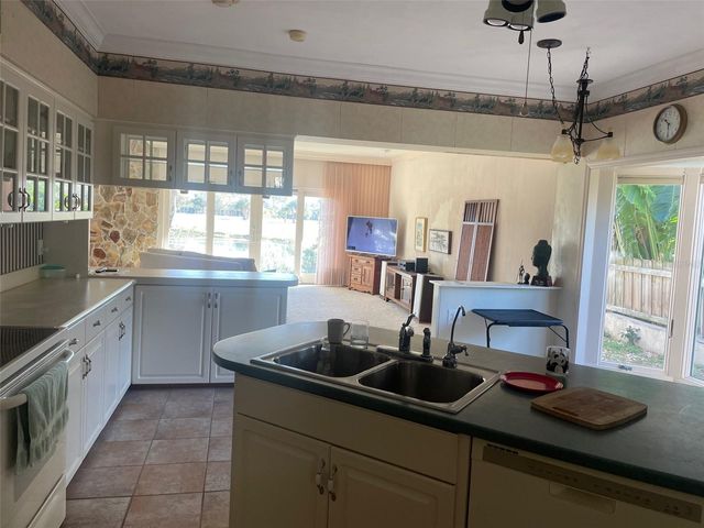 6823 GREENBRIER DRIVE, Seminole, FL 33777