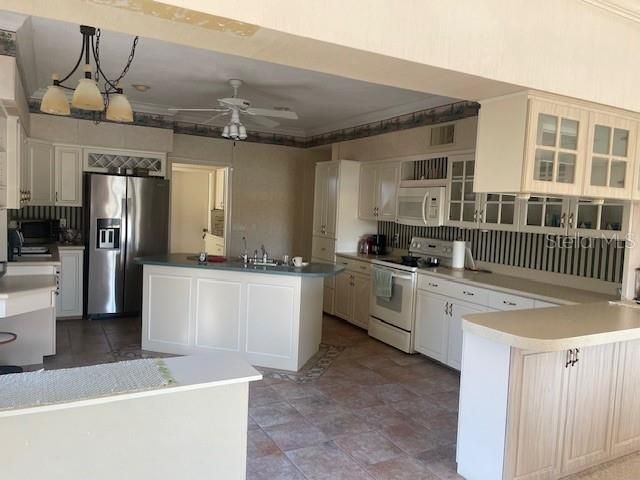 6823 GREENBRIER DRIVE, Seminole, FL 33777