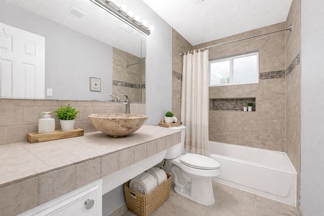 5411 Castlecreek Lane, Houston, TX 77053