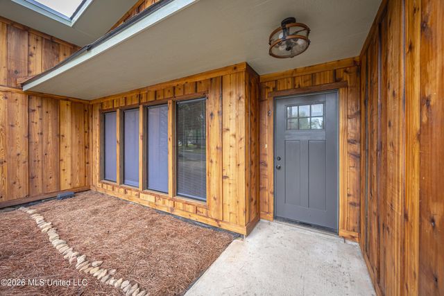 106 Booth Circle, Ocean Springs, MS 39564