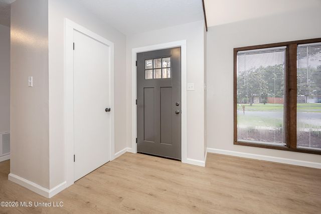106 Booth Circle, Ocean Springs, MS 39564