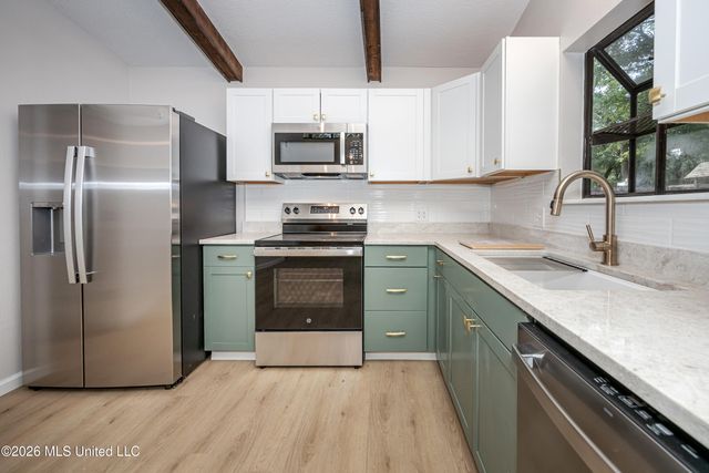 106 Booth Circle, Ocean Springs, MS 39564