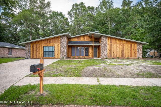 106 Booth Circle, Ocean Springs, MS 39564
