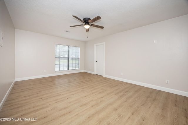 106 Booth Circle, Ocean Springs, MS 39564