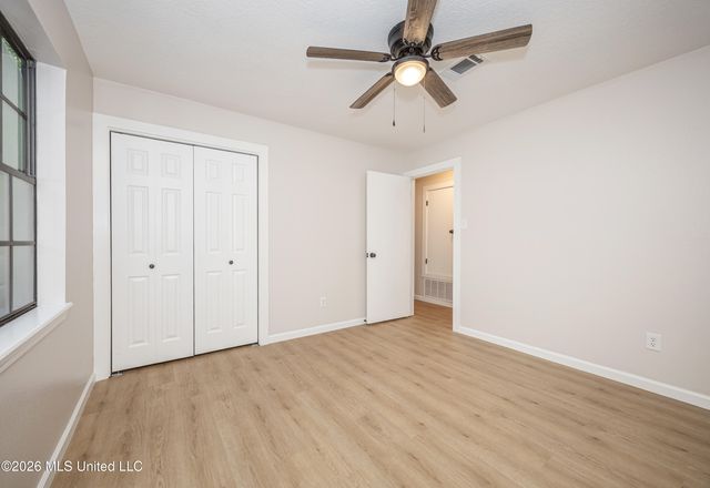 106 Booth Circle, Ocean Springs, MS 39564
