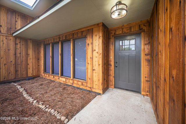 106 Booth Circle, Ocean Springs, MS 39564