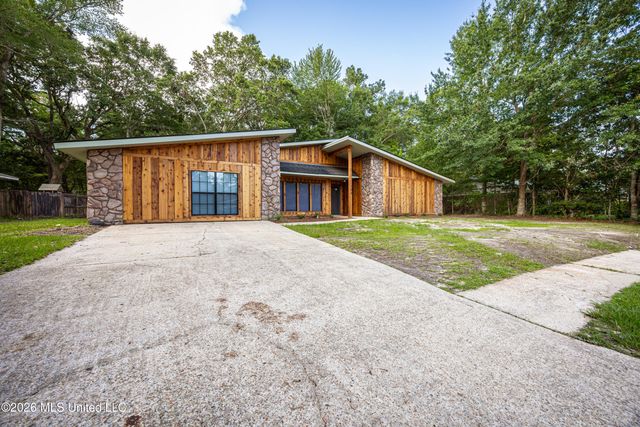 106 Booth Circle, Ocean Springs, MS 39564
