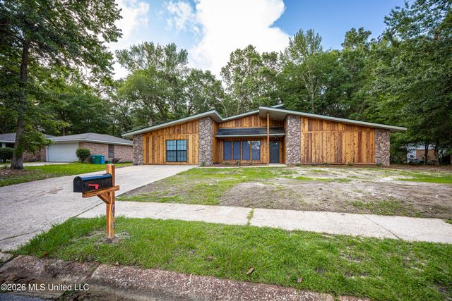 106 Booth Circle, Ocean Springs, MS 39564