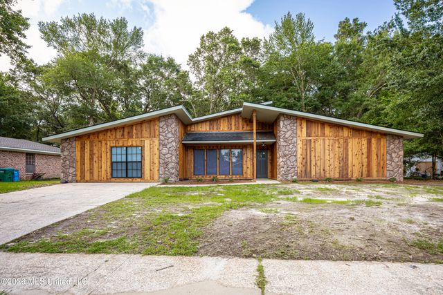 106 Booth Circle, Ocean Springs, MS 39564