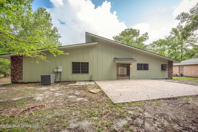 106 Booth Circle, Ocean Springs, MS 39564