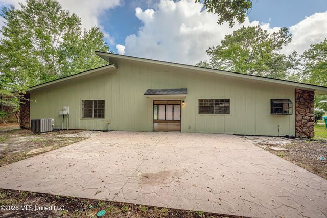 106 Booth Circle, Ocean Springs, MS 39564