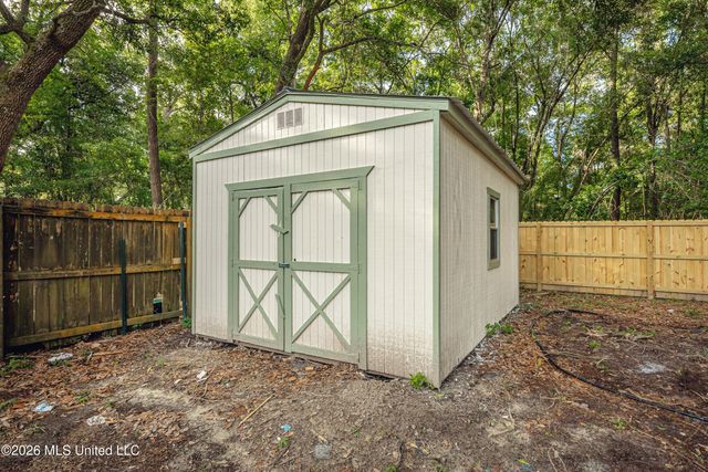 106 Booth Circle, Ocean Springs, MS 39564