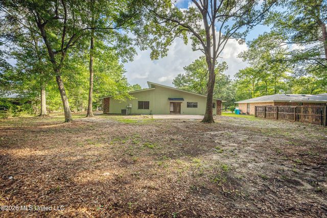 106 Booth Circle, Ocean Springs, MS 39564