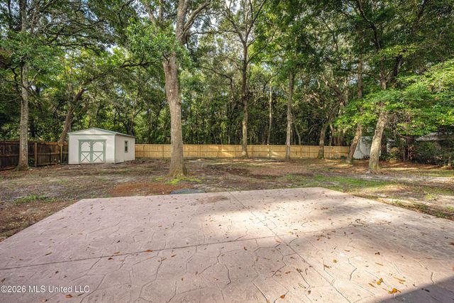 106 Booth Circle, Ocean Springs, MS 39564