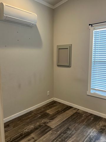 275 Siesta, Bandera, TX 78003