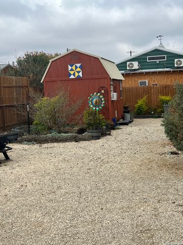 275 Siesta, Bandera, TX 78003