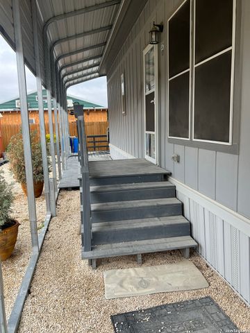 275 Siesta, Bandera, TX 78003